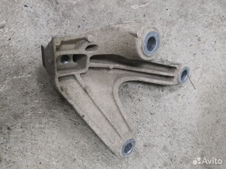 Кронштейн опоры двигателя Ford Focus 2 Рестайлинг