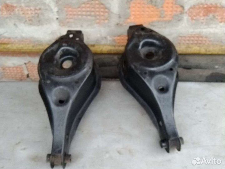 Рычаг под пружину задний Nissan Teana J31