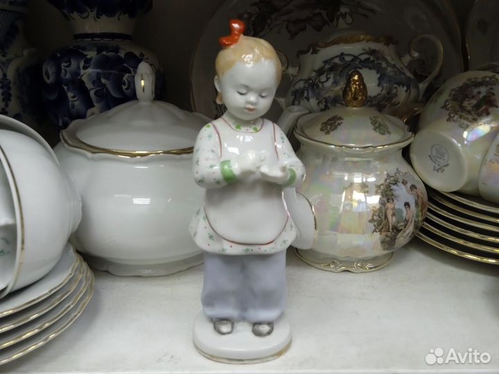 Статуэтка фарфор