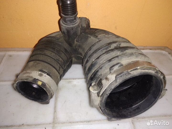 Патрубок воздушного фильтра Audi A6 C6 caha 2010