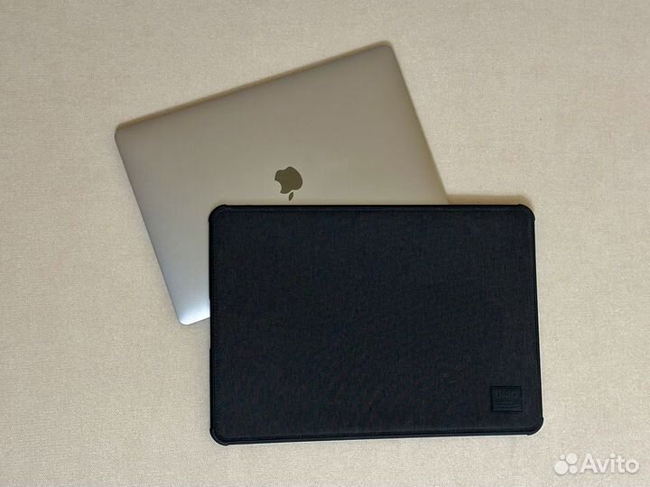 Чехол uniq папка для apple macbook pro 15''