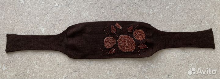 Вязаная повязка на голову с бисером