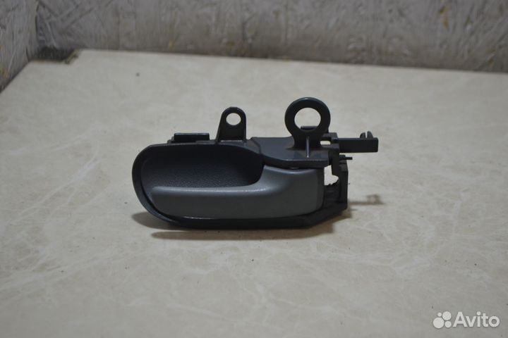 Ручка внутренняя передняя правая Toyota Yaris