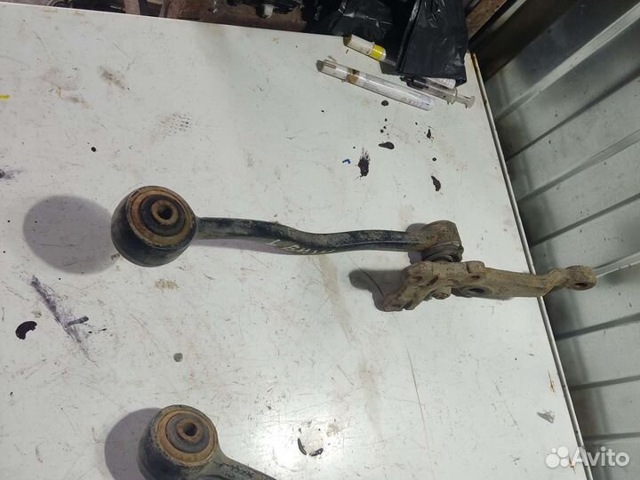 Рычаг передний нижний правый\левый 525 E34