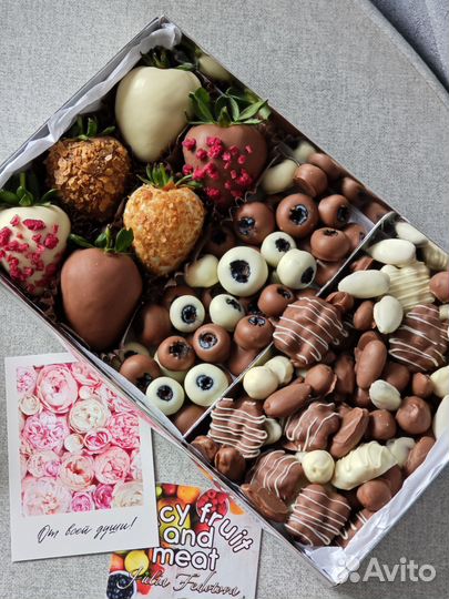 Клубника в шоколаде, съедобные букеты, орехи