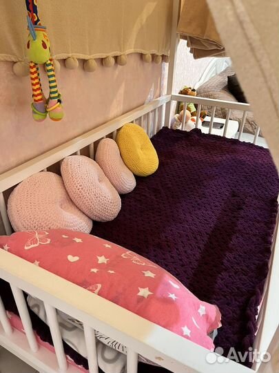 Детская кроватка домик