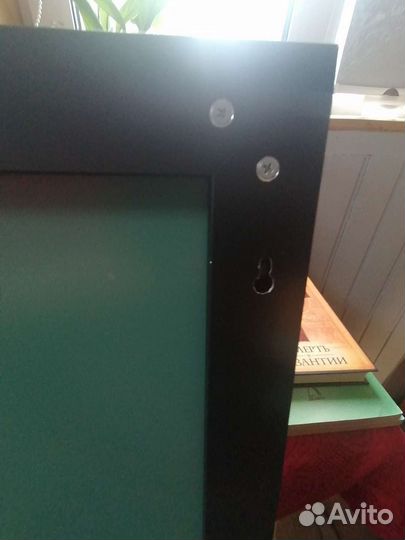 Зеркало в металлической раме новое