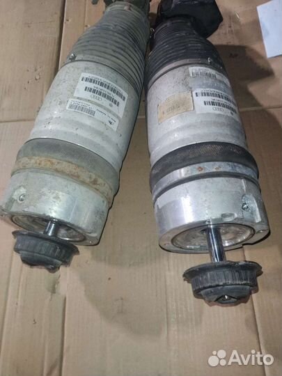 Задняя пневмостойка Audi Q7 4l