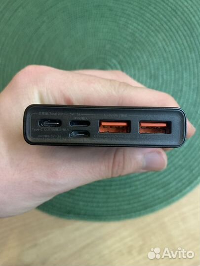 Повербанк на 10000 мАч