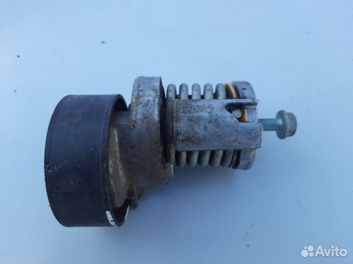 Ролик натяжитель Skoda Octavia A4