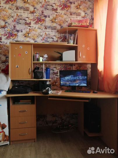 Компьютерный стол