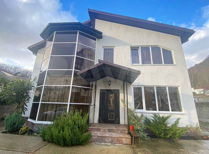 Дом 240 м² на участке 6,5 сот.