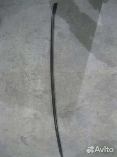 Уплотнитель стекла передней двери от VW Touareg 2