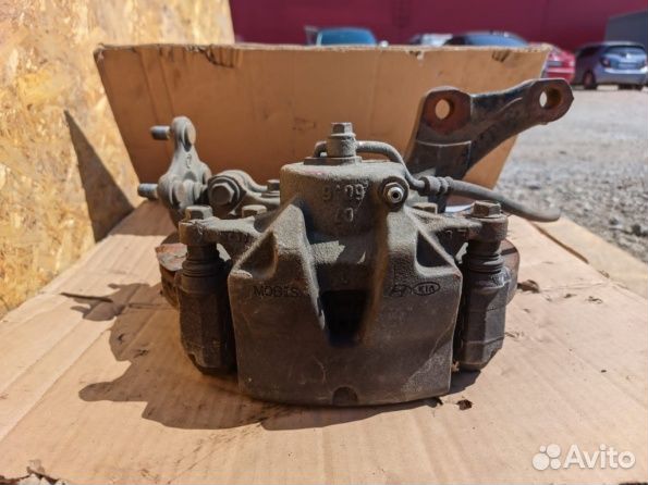 Kia Sportage 4 поворотный кулак левый передний