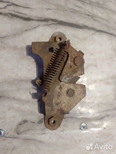 Замок капота Chevrolet Niva 21236 2004