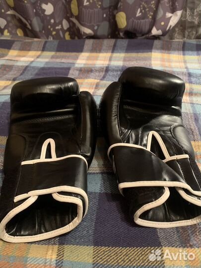 Боксерские перчатки 14oz