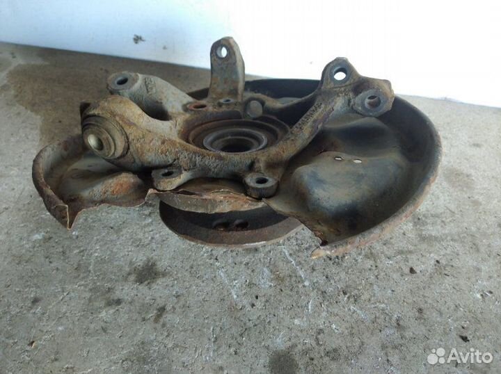 Кулак со ступицей задний правый Mercedes Benz W210