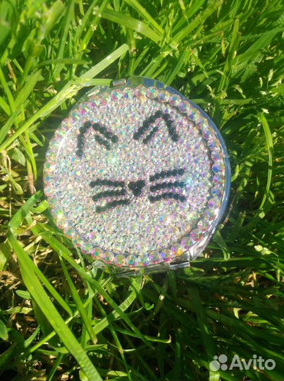 Зеркало и расческа