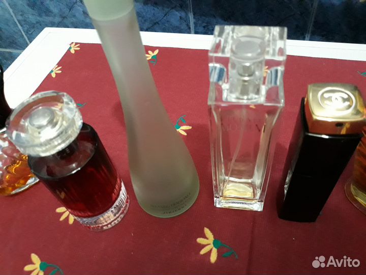 Пустые флаконы от парфюма