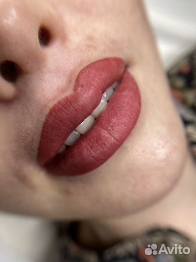 Перманентный макияж бровей губ и век татуаж