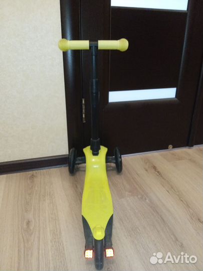 Самокат детский трехколесный со светящимися