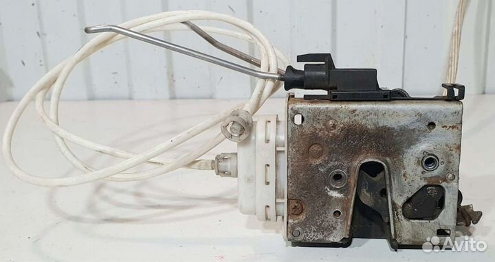 Замок двери передней правой Audi A4 B5