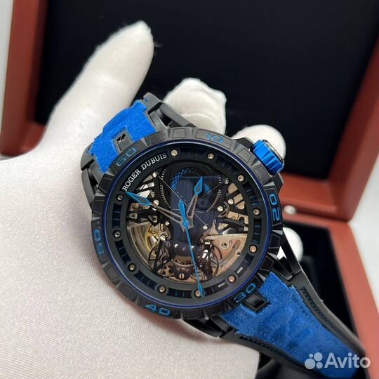 Часы Roger Dubuis