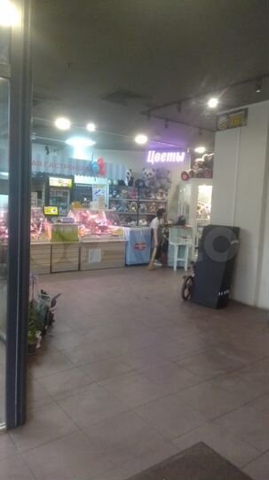 Торговая площадь 10м проспект жукова много людей