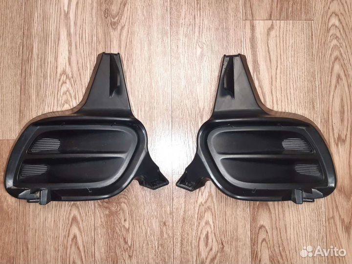 Заглушки в бампер Тойота Wish 2006-2009