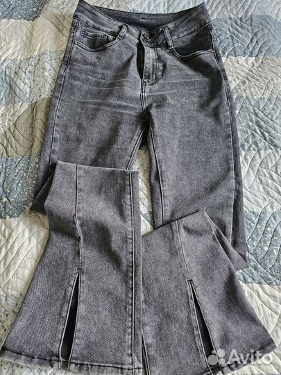 Джинсы с разрезами внизу