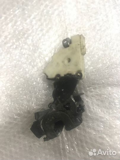 Замок двери задний левый Nissan Almera N15 CG10DE