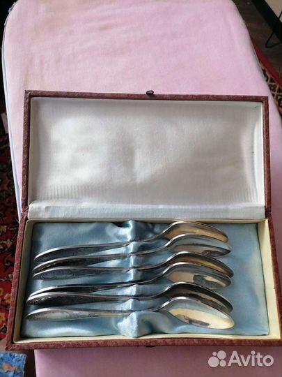 Столовые ложки, чайные сервизы