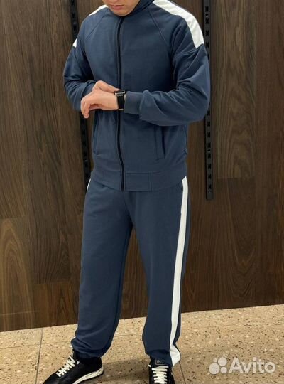 Костюм спортивный