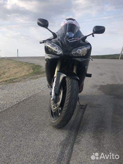 Yamaha r1