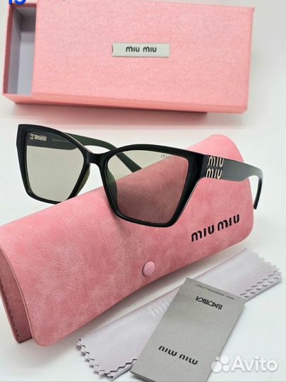 Солнцезащитные очки Miu Miu женские