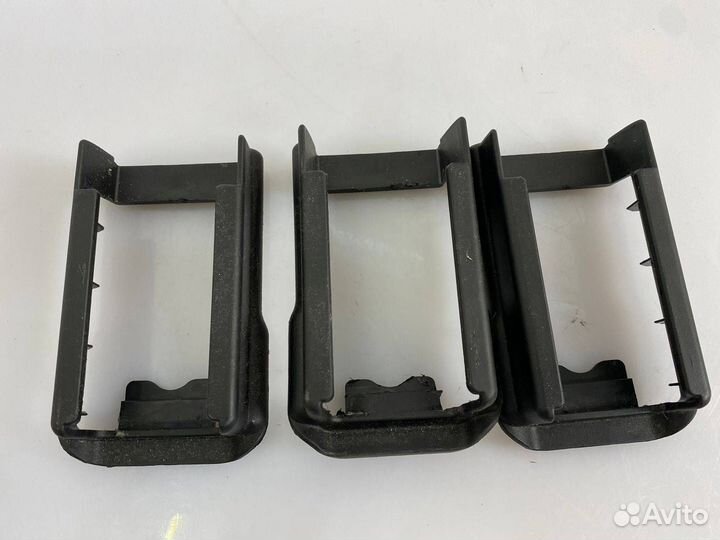 Пластик салазок сиденья Maserati Levante M161 2017