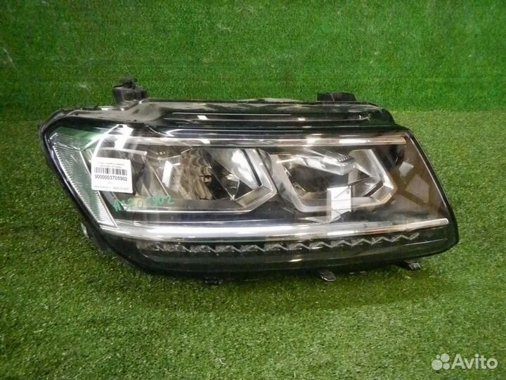 Фара правая Volkswagen Tiguan