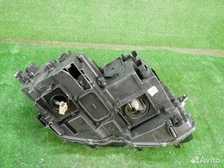 Фара левая Volkswagen Tiguan