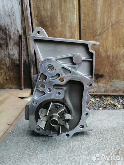 Водяная помпа на Рено duster