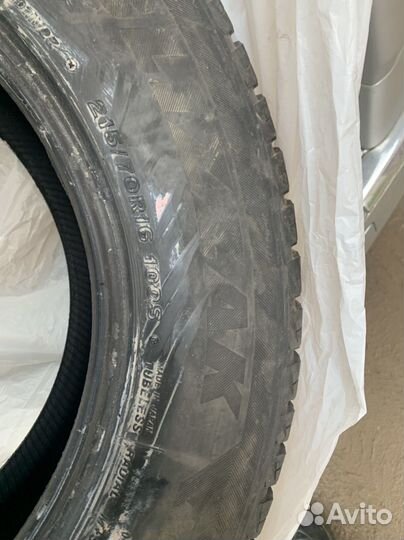 Bridgestone Blizzak DM-V2 215/70 R16