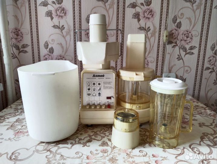 Универсальная кухонная машина 