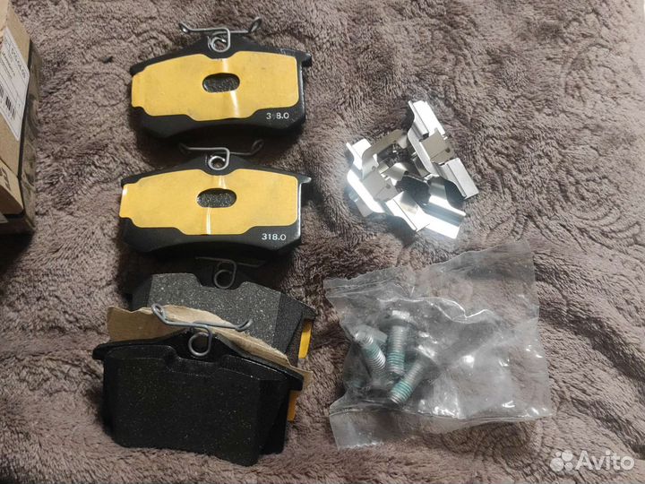 Задние тормозные колодки JZW 698 451A