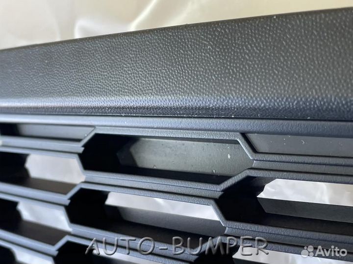 Volkswagen Polo Хэтчбэк 2009- Решетка бампера