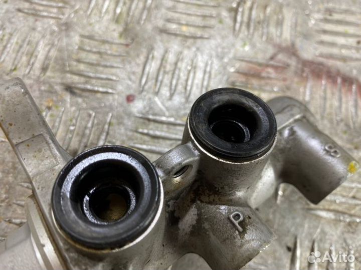 Главный тормозной цилиндр Hyundai Santa Fe DM G4KE