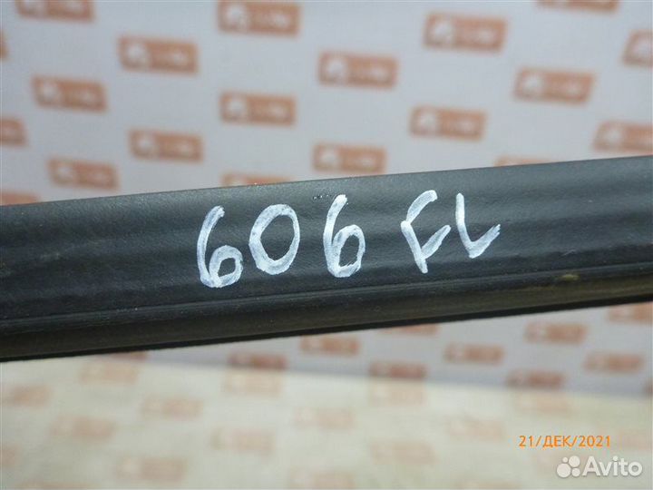 Уплотнитель стекла двери бархотка передний левый