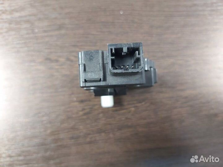 Моторчик заслонки печки Mercedes