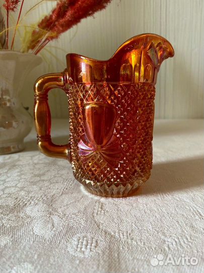 Антикварный набор: сливочник, карнавальное стекло