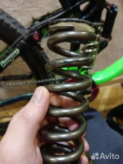 Титановая пружина