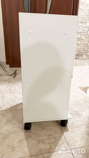 Этажерка на колесиках