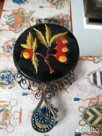 Винтажное зеркало и твердые духи